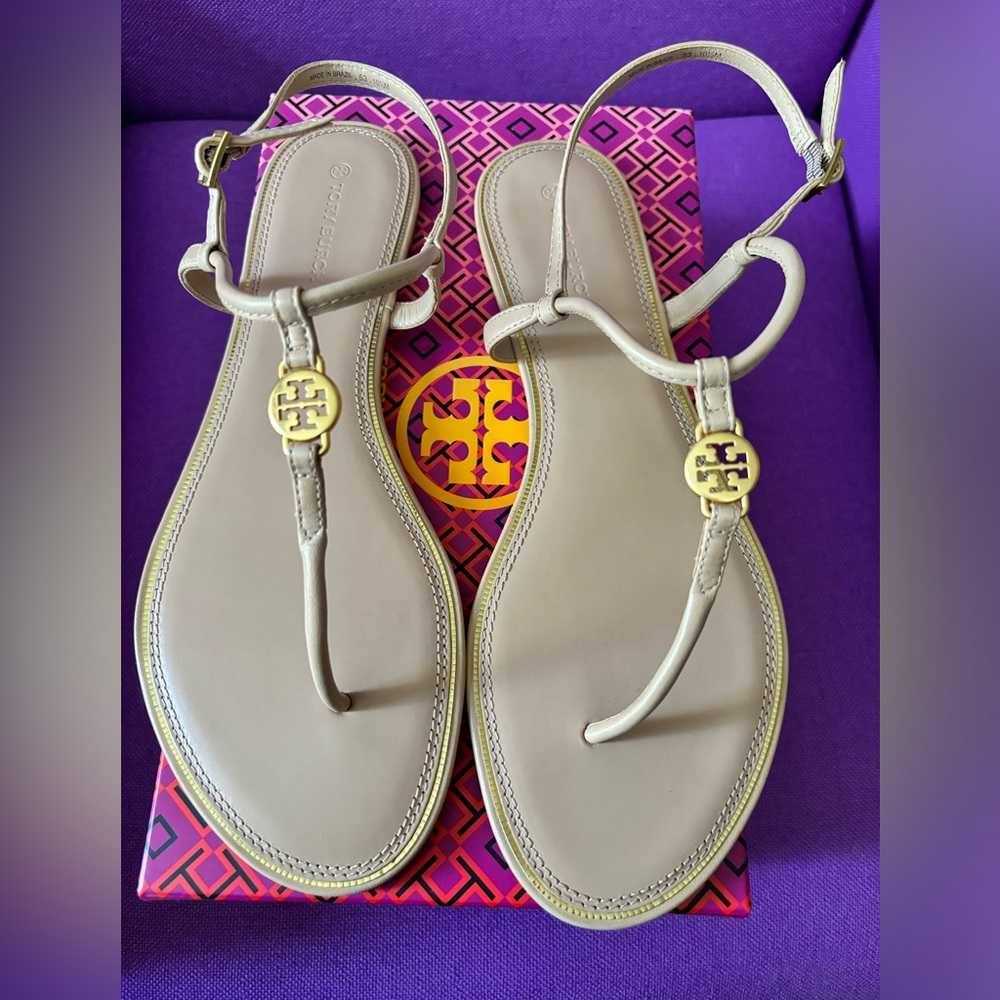 Tory Burch Emmy Sandal - NEW with box and dustbag - Size 10.5 - Light Makeup